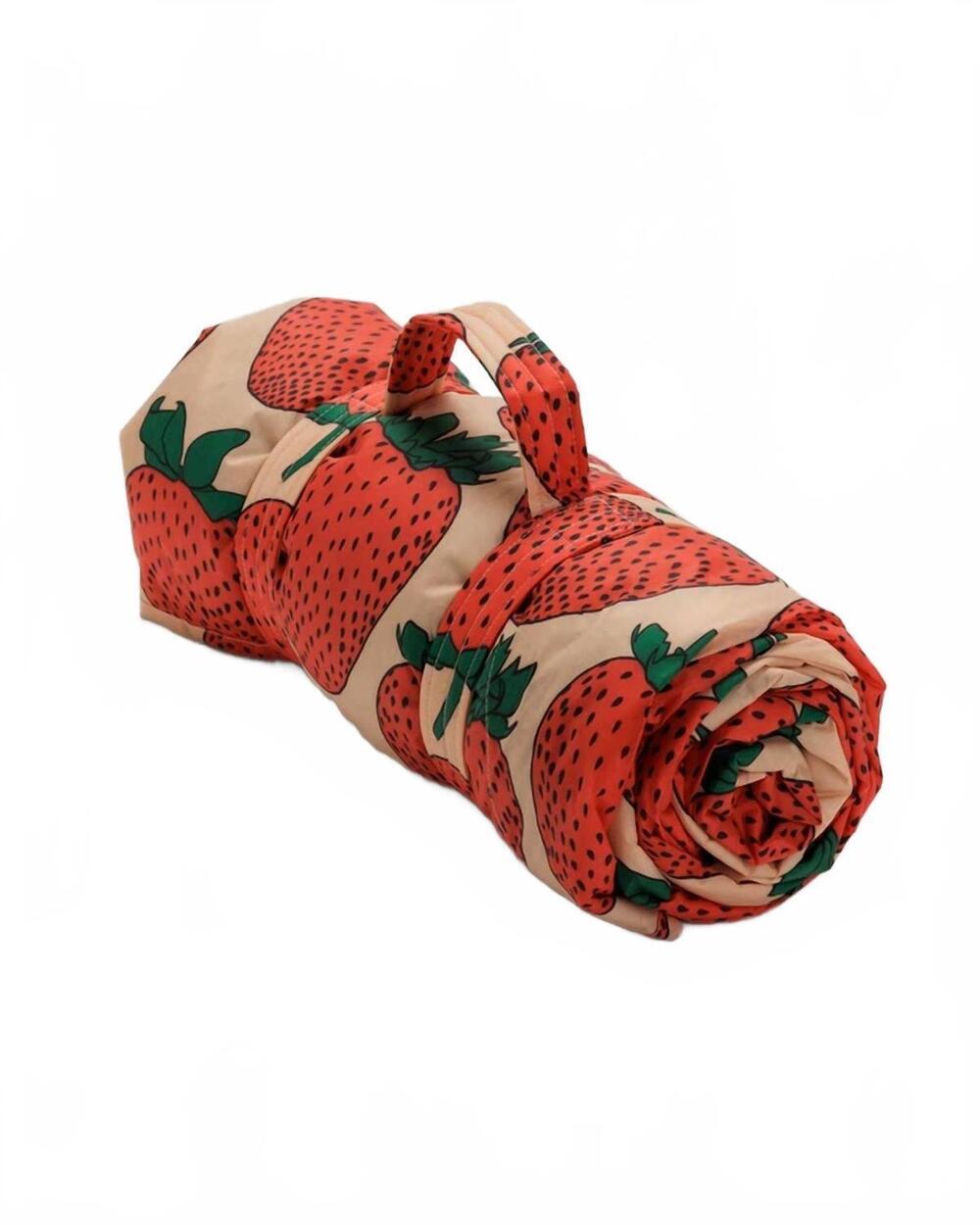 NEW BAGGU quilted ripstop puffy picnic blanket in strawberry